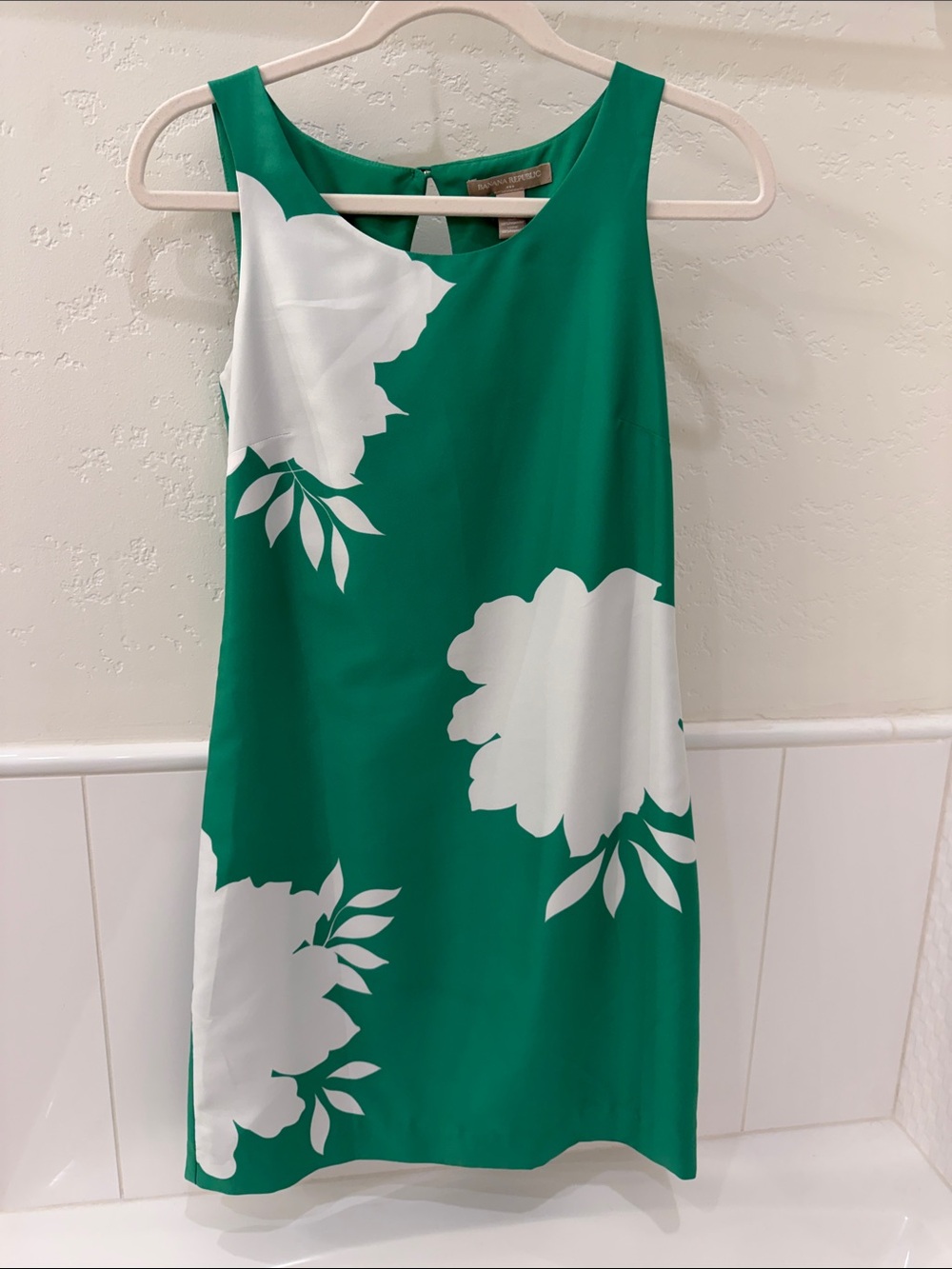 Banana Republic Green and White Floral Shift Dress